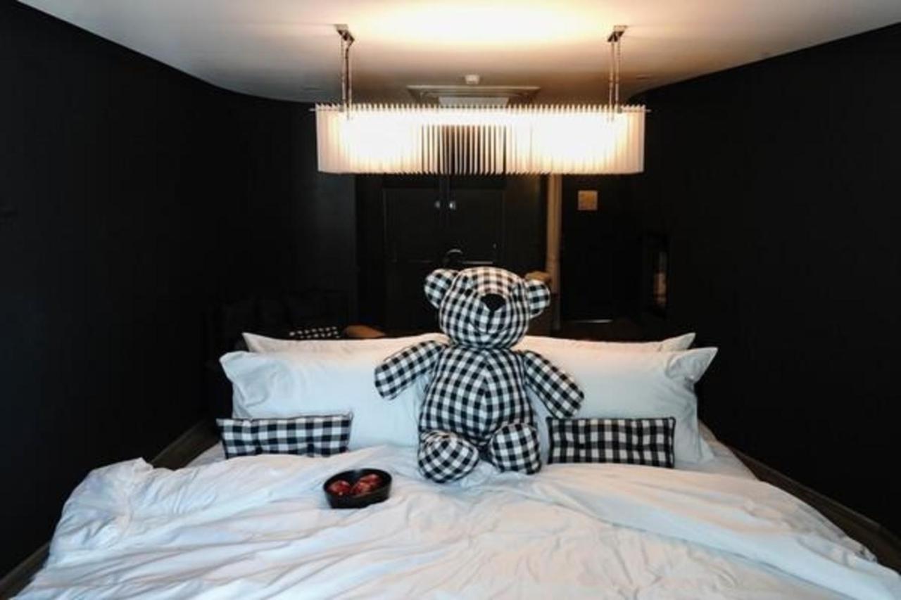 Foto Hotel Phuket Beachfront Exterior foto The Bear Suite