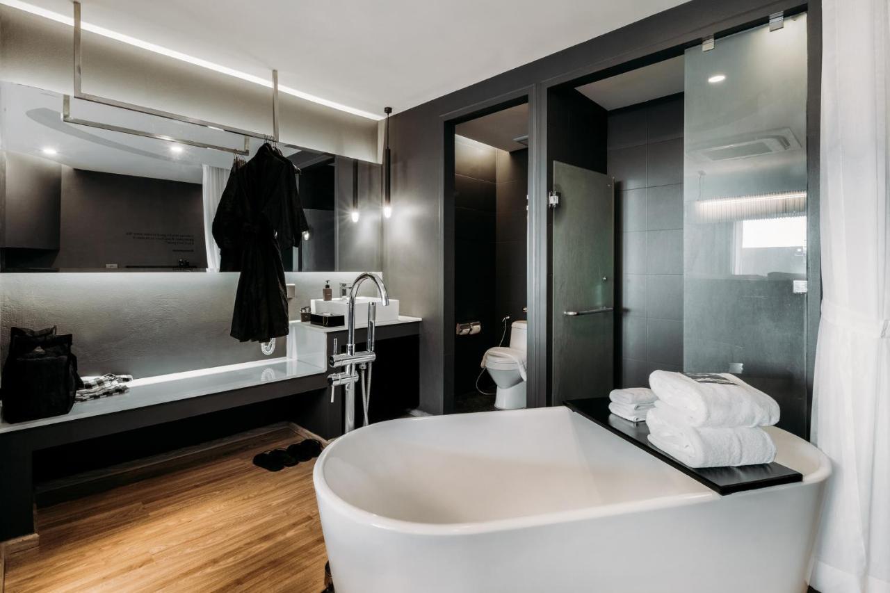 Foto Hotel Phuket Beachfront Exterior foto Bathroom