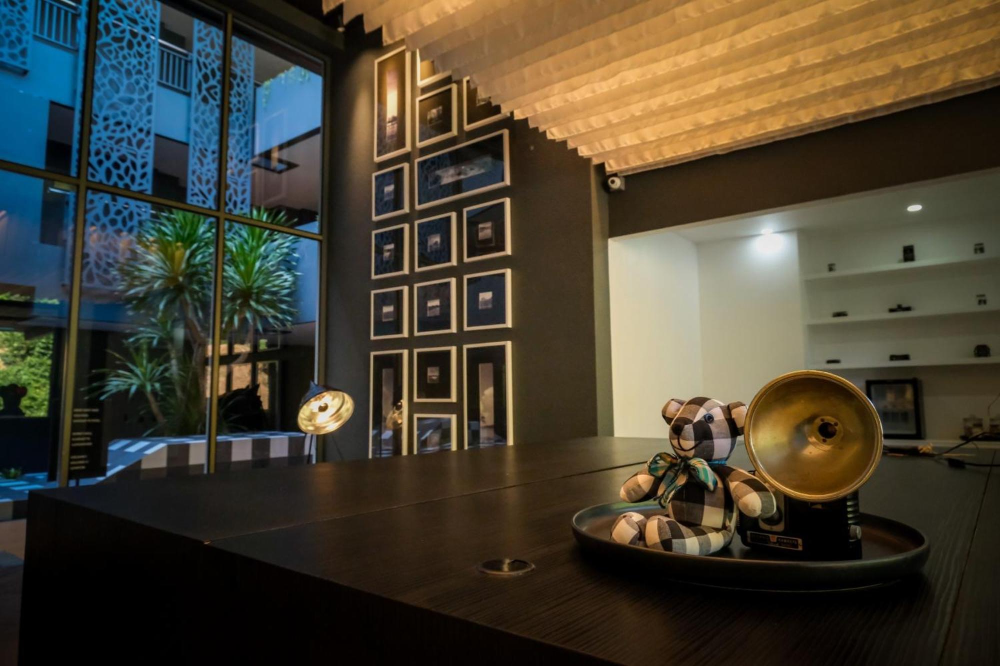 Foto Hotel Phuket Beachfront Exterior foto The interior of the hotel