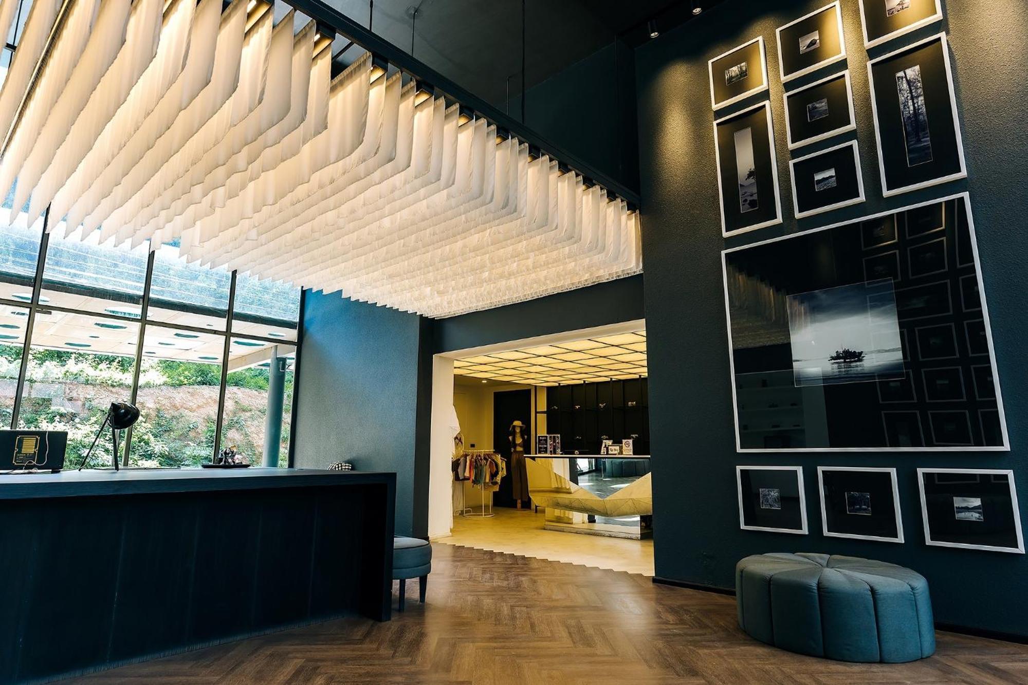 Foto Hotel Phuket Beachfront Exterior foto Interior of the hotel