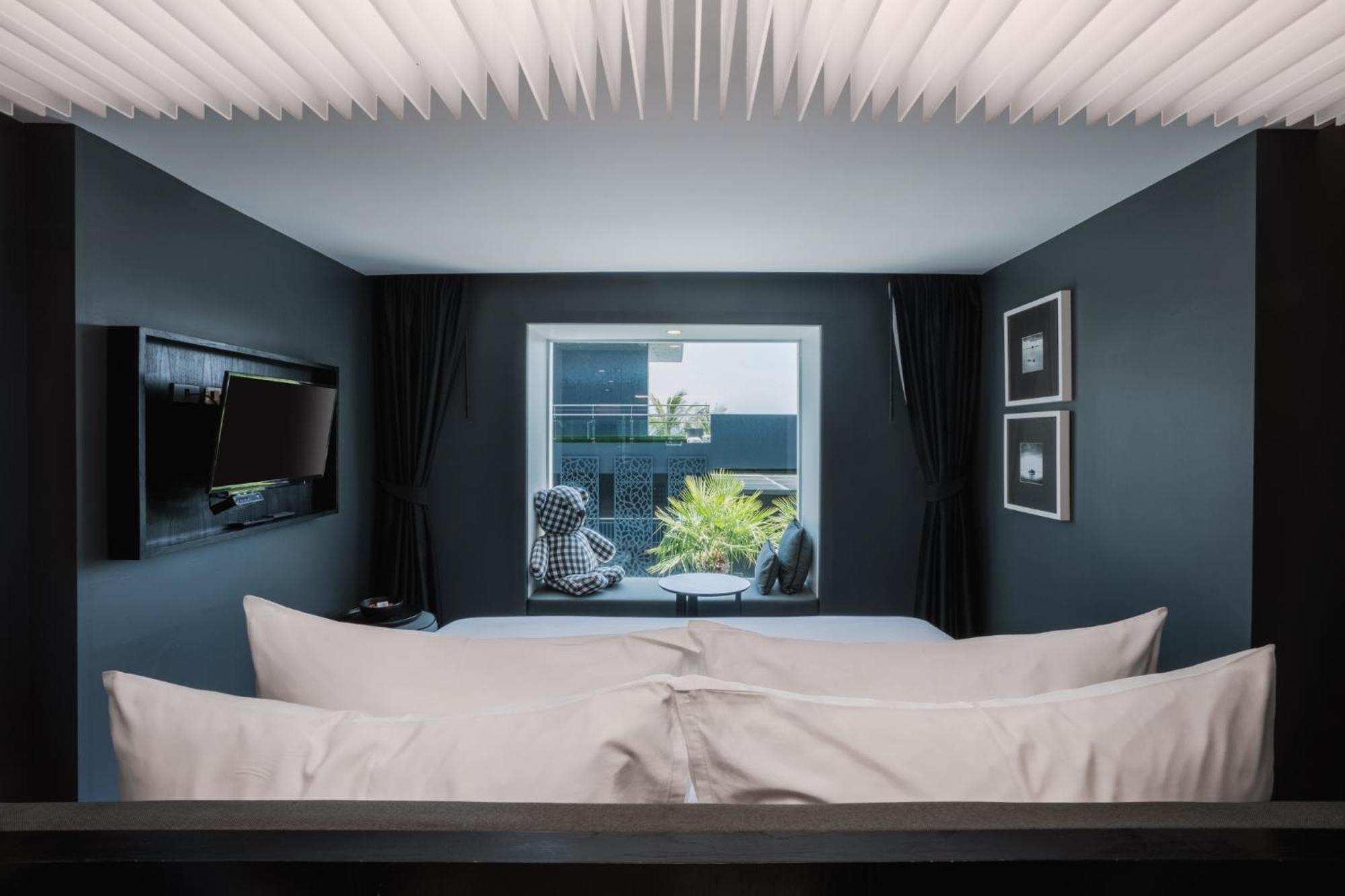 Foto Hotel Phuket Beachfront Exterior foto A room at the hotel